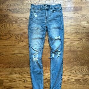 HOLLISTER ripped skinny jeans